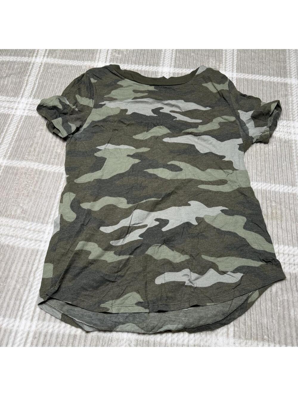 Victoria's Secret Women's Green and Khaki Tshirt
